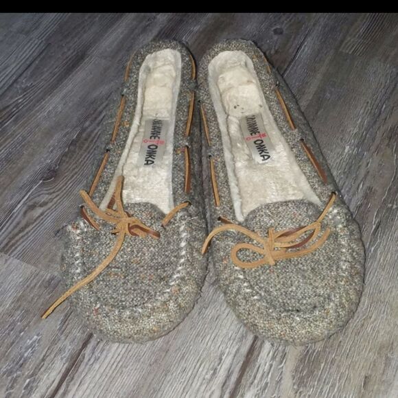 Minnetonka grayish tweed moccasins Sz 8. EUC only worn a few times - Picture 1 of 8